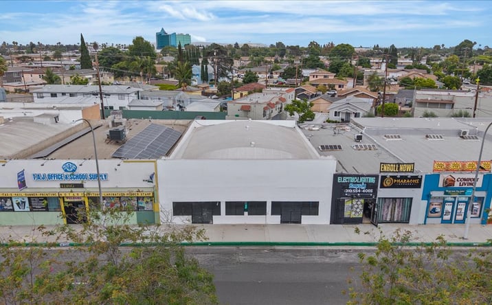 Pictures of Retail property located at 11414 Long Beach Boulevard, Lynwood, CA 90262 for sales - image #1