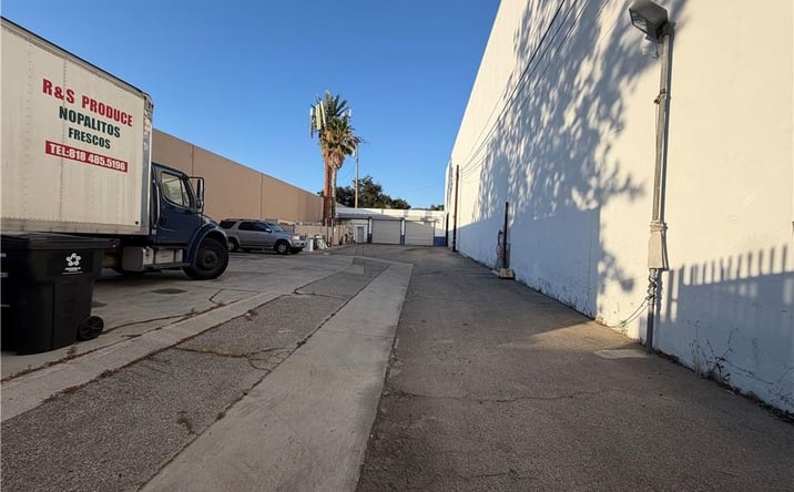 Pictures of Retail, Industrial property located at 1423 Truman St., San Fernando, CA 91340 for sales - image #1