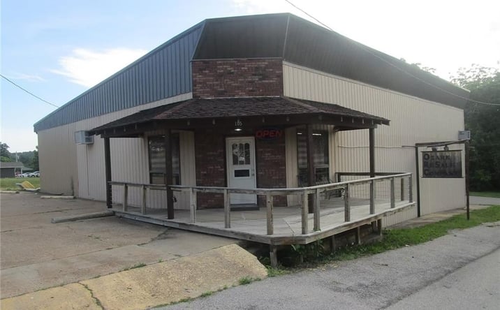 Pictures of Retail property located at 105 E Walnut Street, Houston, MO 65483 for sales - image #1