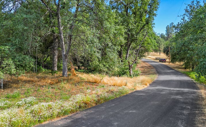 Pictures of Land property located at 18025 Dolores Ln, Sonora, CA 95370 for sales - image #1
