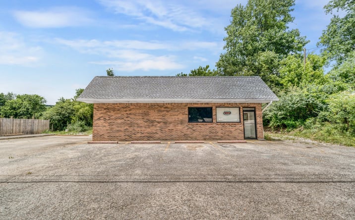 Pictures of Office, Hospitality, Mixed Use property located at 2116 South Roane Street, Harriman, TN 37748 for sales - image #1