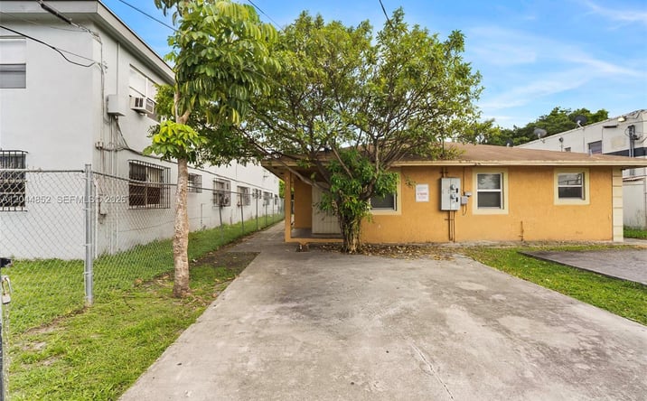 Pictures of Multifamily property located at 812 NW 70th St, Miami, FL 33150 for sales - image #1