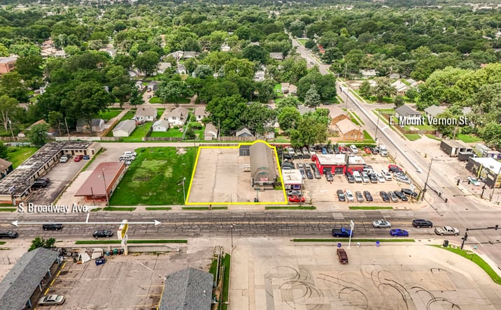 Pictures of Retail property located at 2013 S BROADWAY AVE, WICHITA, KS 67211-4820 for sales - image #1