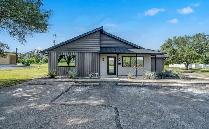 Pictures of Office, Industrial, Mixed Use property located at 117 Commerce Avenue, Boerne, TX 78006 for sales - image #1