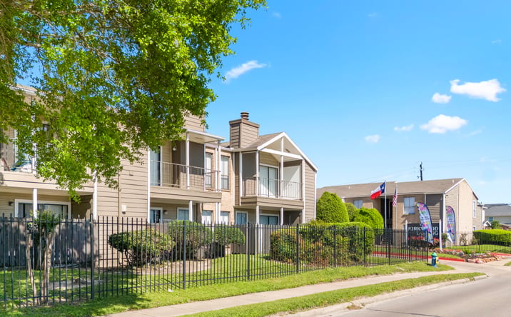 Pictures of Multifamily property located at 9850 S Kirkwood Rd, Houston, TX 77099 for sales - image #1