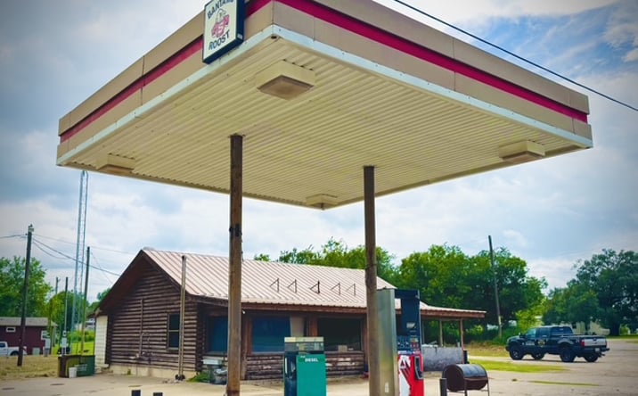 Pictures of Retail, Office, Mixed Use property located at 106 E HWY 87, GONZALES, TX 78629 for sales - image #1