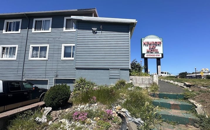 Pictures of Hospitality property located at 754 SW Coast Hwy, Newport, OR 97365 for sales - image #1