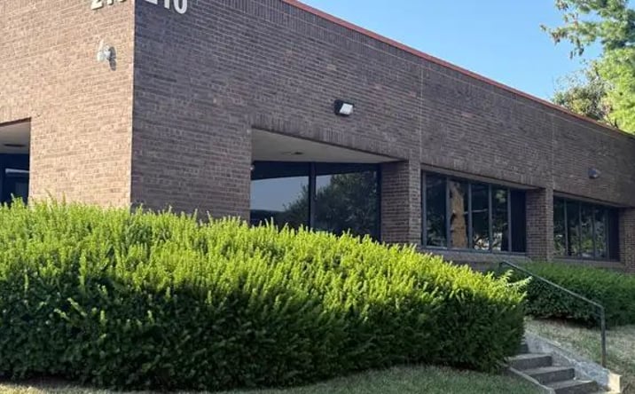 Pictures of Office property located at 210 Malabu Dr, Lexington, KY 40502 for sales - image #1