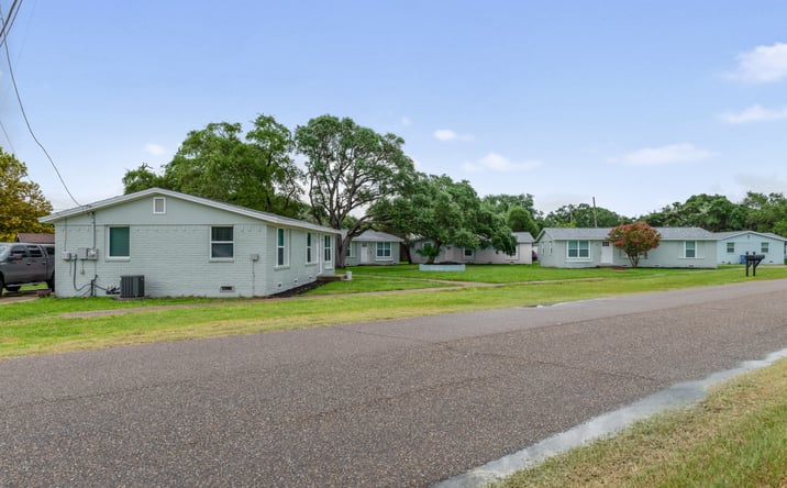 Pictures of Multifamily property located at 1300 N Live Oak St, Rockport, TX 78382 for sales - image #1