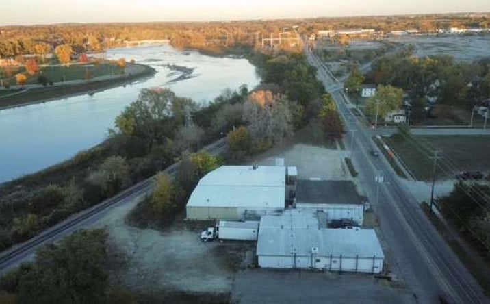 Pictures of Industrial property located at 824 West Delavan Drive, Janesville, WI 53546 for sales - image #1