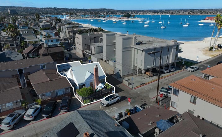 Pictures of Multifamily property located at 3510 Bayside Lane, San Diego, CA 92109 for sales - image #1