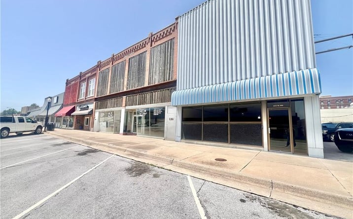 Pictures of Office property located at 210 W 9th Street, Coffeyville, KS 67337 for sales - image #1