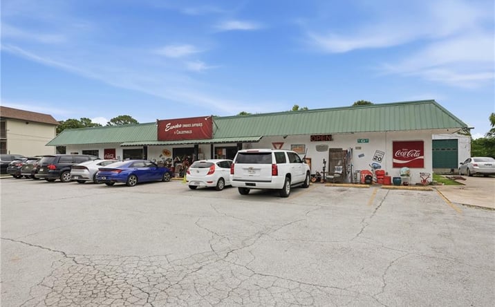 Pictures of Retail property located at 2100 East Van Buren, Eureka Springs, AR 72632 for sales - image #1