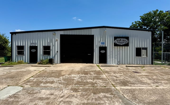 Pictures of Retail, Industrial property located at 108 Schilling Ave, Baytown, TX 77520 for sales - image #1