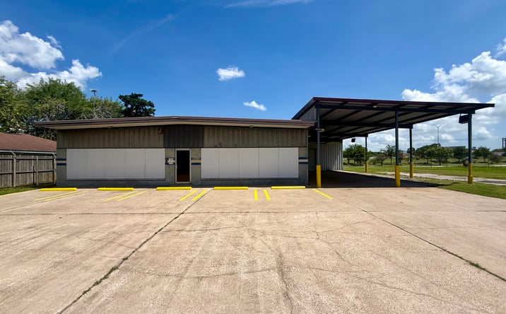 Pictures of Retail, Office, Industrial property located at 204 Schilling Ave, Baytown, TX 77520 for sales - image #1