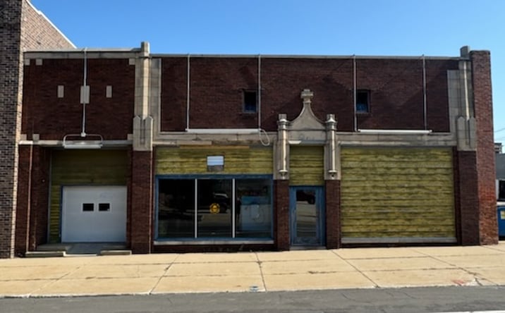 Pictures of Mixed Use property located at 405 W WASHINGTON ST, BLOOMINGTON, IL 61701 for sales - image #1