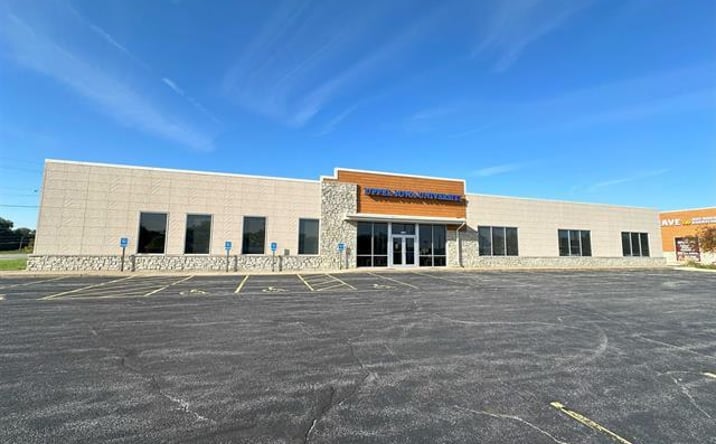 Pictures of Office, Retail property located at 1401 KIMBERLY Road, Bettendorf, IA 52722 for sales - image #1