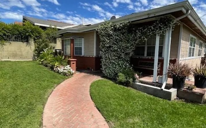Pictures of Multifamily property located at 900 E Alpha Street, Inglewood, CA 90302 for sales - image #1