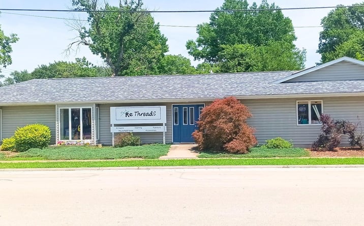 Pictures of Industrial, Retail, Office property located at 320 N WALNUT Street, Taylorville, IL 62568 for sales - image #1