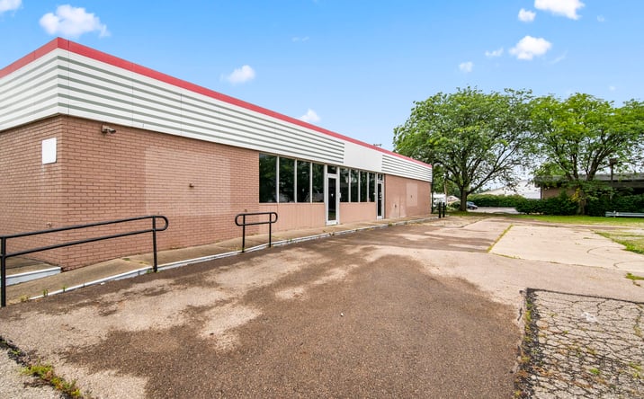 Pictures of Retail property located at 324 North Main Street, New Carlisle, OH 45344 for sales - image #1