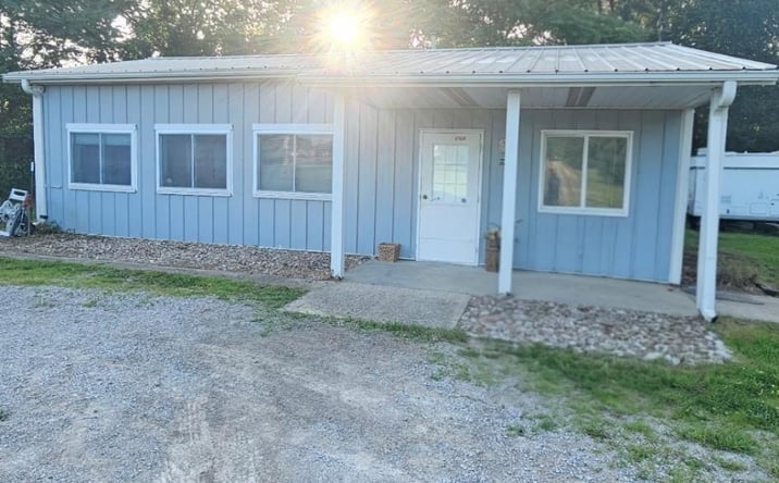 Pictures of Land property located at 1099 N 18th Street, Centerville, IA 52544 for sales - image #1