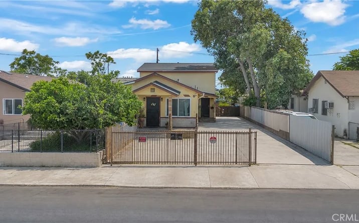 Pictures of Multifamily property located at 706 W 77th, Los Angeles, CA 90044 for sales - image #1