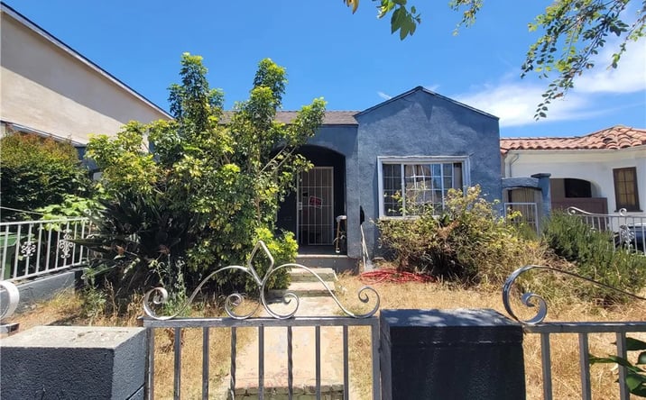Pictures of Multifamily property located at 1532 Carmona, Los Angeles, CA 90019 for sales - image #1