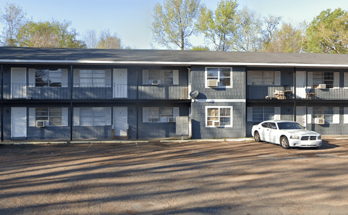 Pictures of Retail, Multifamily property located at 1600 North 27th Street, Columbus, MS 39701 for sales - image #1