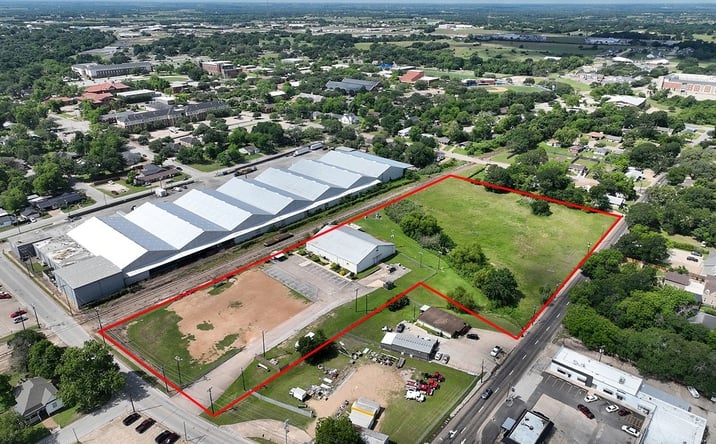 Pictures of Hospitality, Retail, Mixed Use property located at 206 S JACKSON ST, BRENHAM, TX 77833-3502 for sales - image #1