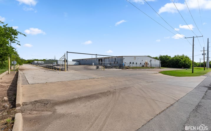 Pictures of Office, Industrial, Mixed Use property located at 208 Randy Drive, Wichita Falls, TX 76306 for sales - image #1