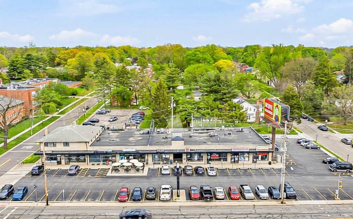 Pictures of Retail property located at 5590 North High Street, Worthington, OH 43085 for sales - image #1