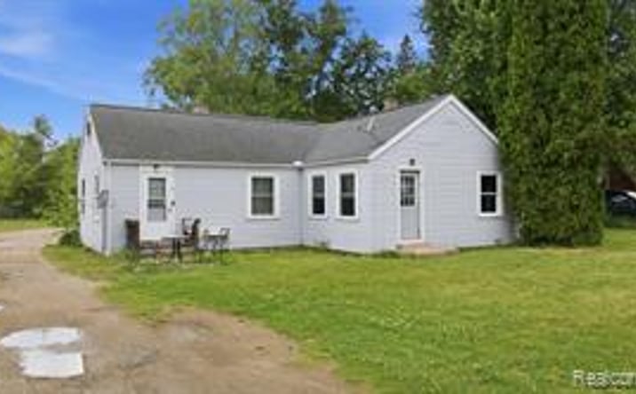 Pictures of Multifamily property located at 3006 Lansing Avenue, Jackson, MI 49202 for sales - image #1