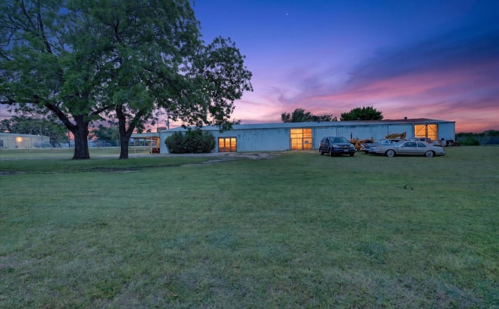 Pictures of Retail property located at 1092 West Highway 199, Springtown, TX 76082 for sales - image #1