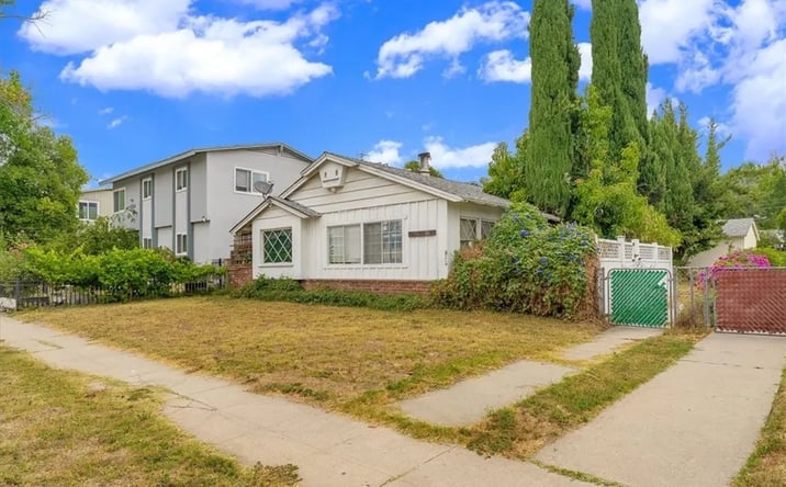 Pictures of Multifamily property located at 5816 Woodman Ave, Van Nuys, CA 91401 for sales - image #1
