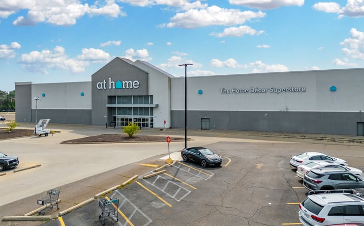 Pictures of Retail property located at 32123 Gratiot Ave, Roseville, MI 48066 for sales - image #1