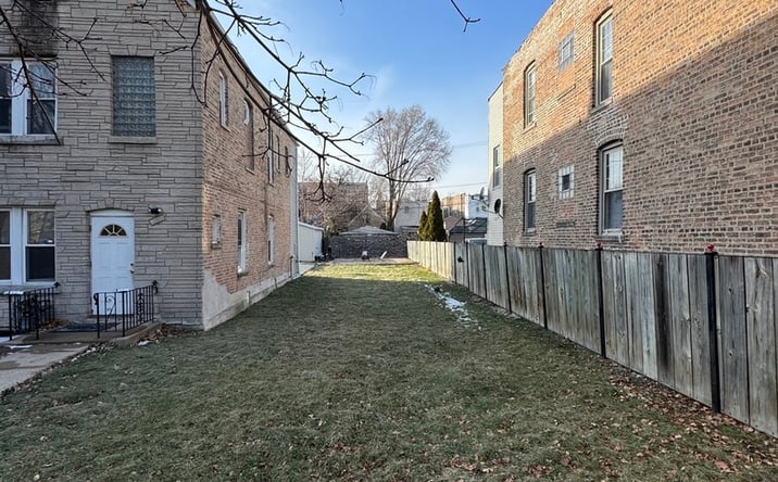 Pictures of Land property located at 1410 N Avers Avenue, Chicago, IL 60651 for sales - image #1