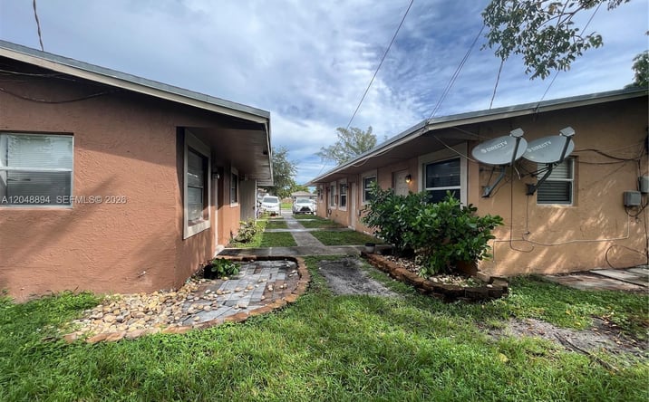 Pictures of Multifamily property located at 3024 NW 2nd St, Pompano Beach, FL 33069 for sales - image #1
