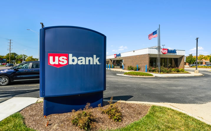 Pictures of Retail property located at 940 East Rand Road, Mt Prospect, IL 60056 for sales - image #1