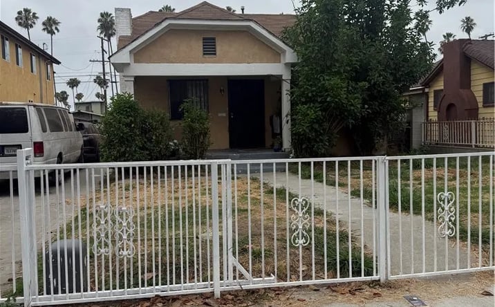 Pictures of Multifamily property located at 5425 S St Andrews, Los Angeles, CA 90062 for sales - image #1