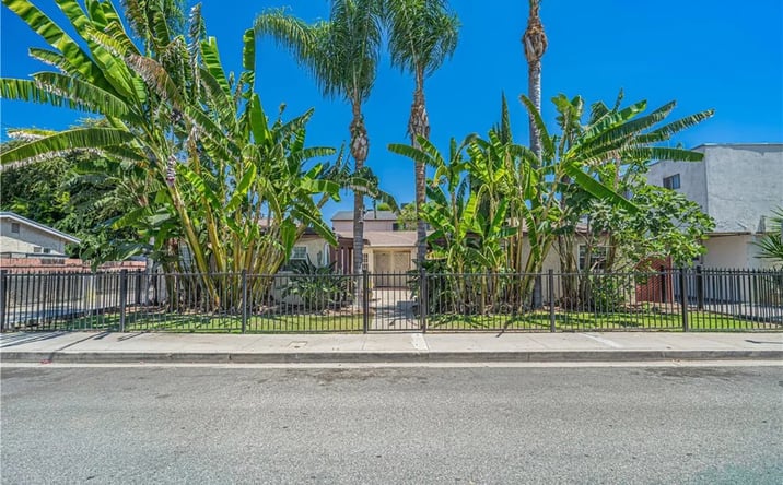 Pictures of Multifamily property located at 210 W Spazier, Burbank, CA 91502 for sales - image #1