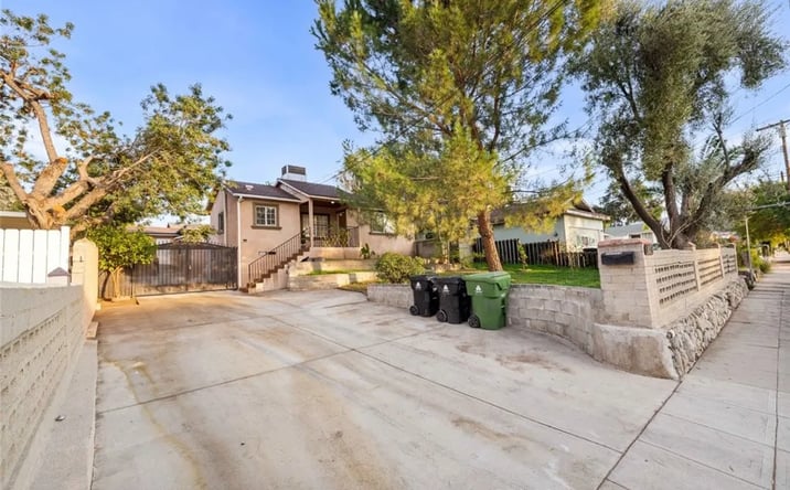 Pictures of Multifamily property located at 10554 Plainview, Tujunga, CA 91042 for sales - image #1