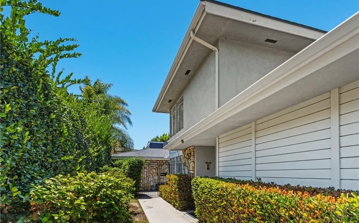 Pictures of Multifamily property located at 359-361 Roswell, Long Beach, CA 90814 for sales - image #1