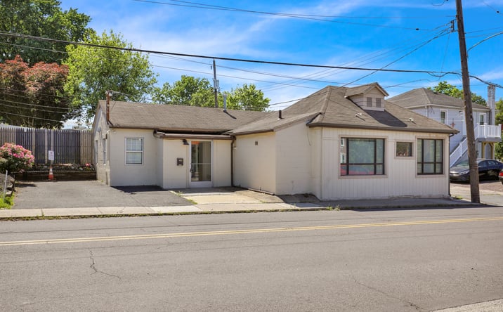 Pictures of Retail, Office, Mixed Use property located at 318 STATE ST, POTTSTOWN, PA 19464-5115 for sales - image #1