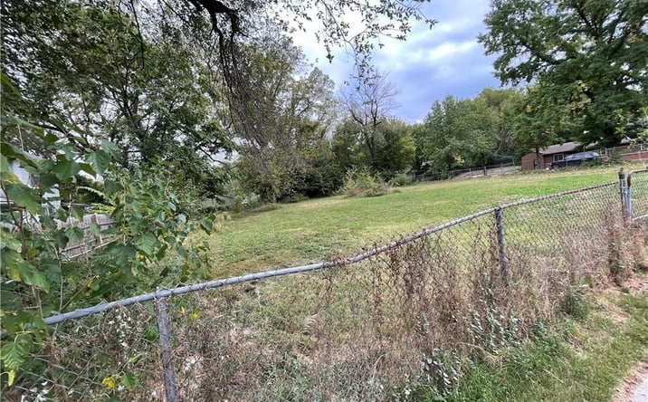 Pictures of Land, Multifamily property located at 7039, Kansas City, MO 64132 for sales - image #1