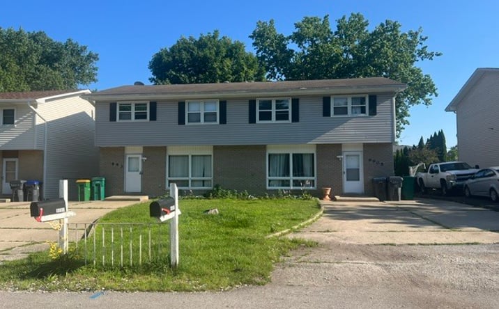 Pictures of Multifamily property located at 9905 W Oak Forest Drive, Beach Park, IL 60099 for sales - image #1