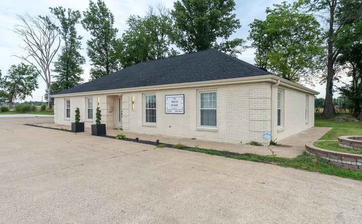 Pictures of Retail property located at 709 N Carbon Street, Marion, IL 62959 for sales - image #1