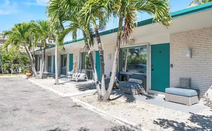 Pictures of Multifamily, Hospitality property located at 333 Palm St, Hollywood, FL 33019 for sales - image #1
