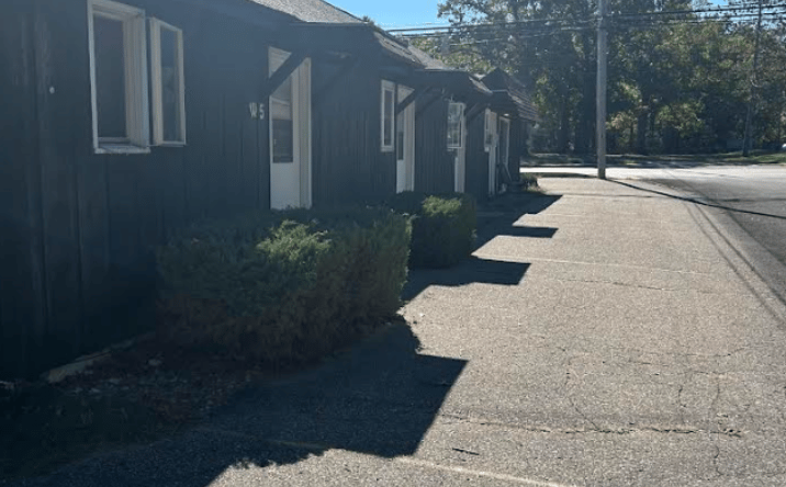 Pictures of Multifamily property located at 114 Devonshire Drive, Prudenville, MI 48651 for sales - image #1