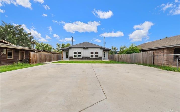 Pictures of Multifamily property located at 913 W HACKBERRY AVE, HACKBERRY, TX 78516 for sales - image #1