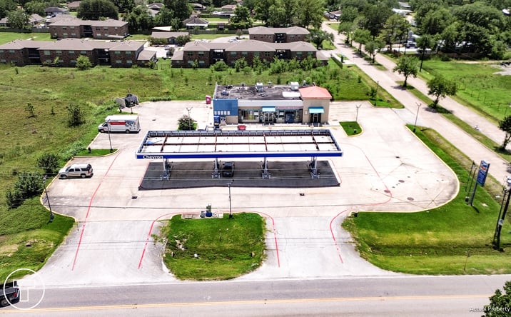 Pictures of Retail property located at 2404 E Wallisville Rd, Highlands, TX 77562 for sales - image #1